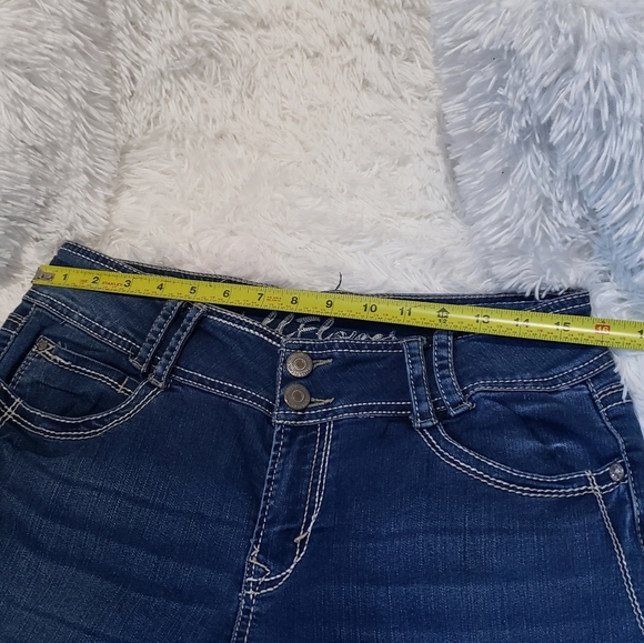 WallFlower Jeans Women's  Size 9 Blue Medium Wash Boot Cut Jeans - Picture 8 of 10